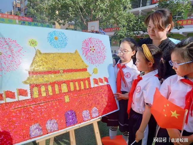 重庆坠亡姐弟生母看望孩子，悲伤过度被送往医院：给你们伸冤了
